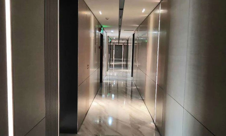 為什么現(xiàn)在幕墻都選擇用不銹鋼覆膜板？